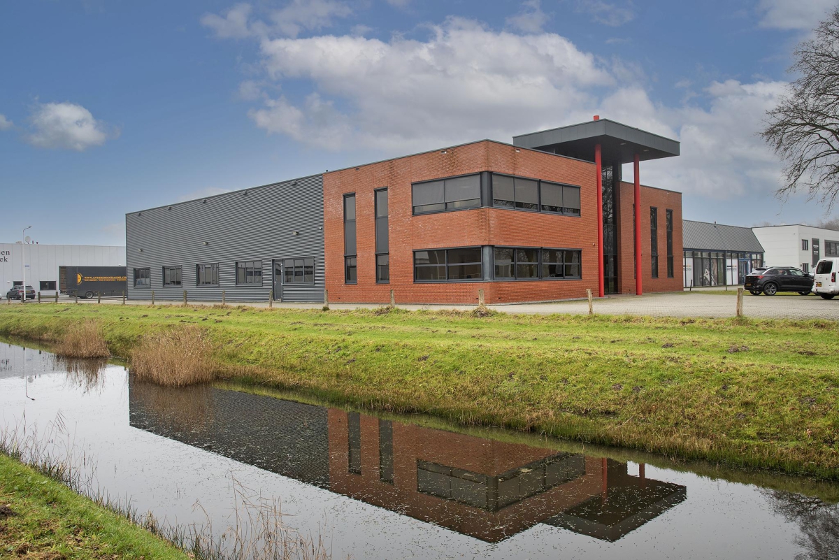 Het distributiecentrum van Holland Top Floor in Almelo